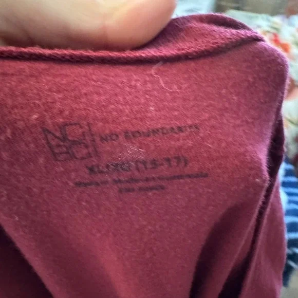 No Boundaries Womens Burgundy Long Sleeve Crew Neck T-Shirt Size XL 15-17 Maroon - Picture 3 of 4